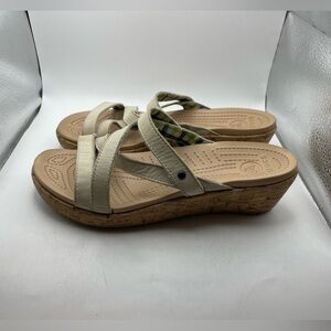 Crocs A Leigh beige leather cork wedges size 9